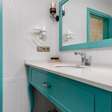 Avlu Boutique فندق مبيت وإفطار ألاتشاتي