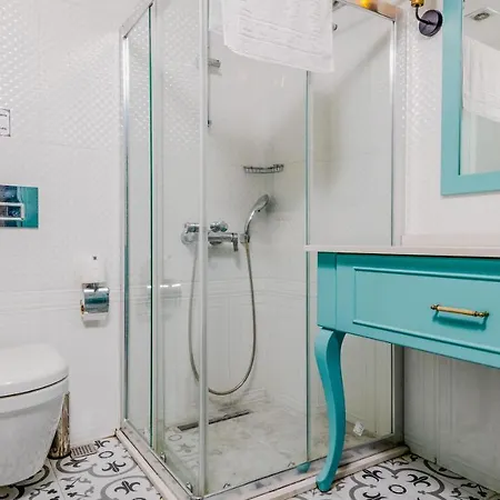 Avlu Boutique فندق مبيت وإفطار ألاتشاتي