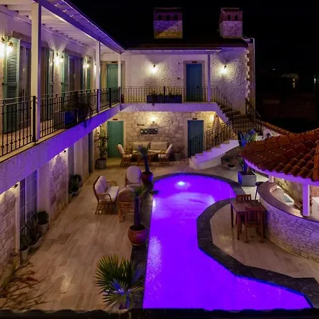 فندق مبيت وإفطار Avlu Boutique ألاتشاتي