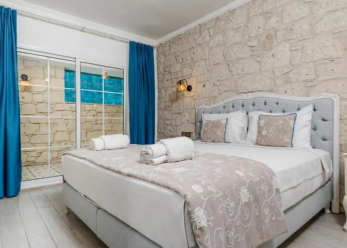 Avlu Boutique فندق مبيت وإفطار ألاتشاتي